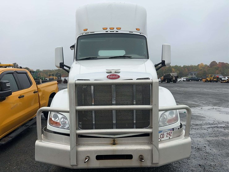 2018-peterbilt-579-image-2