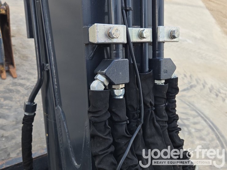 2020-deere-60g-image-32
