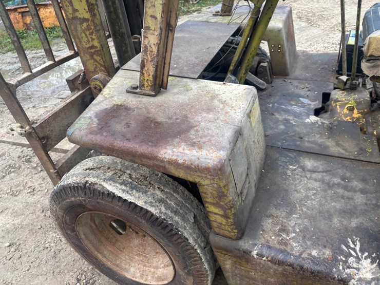 #3332-•-clark-it40b-forklift-image-13