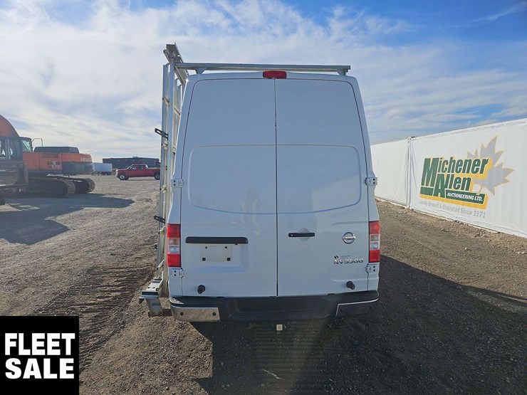 2019-nissan-nv3500hd-image-6
