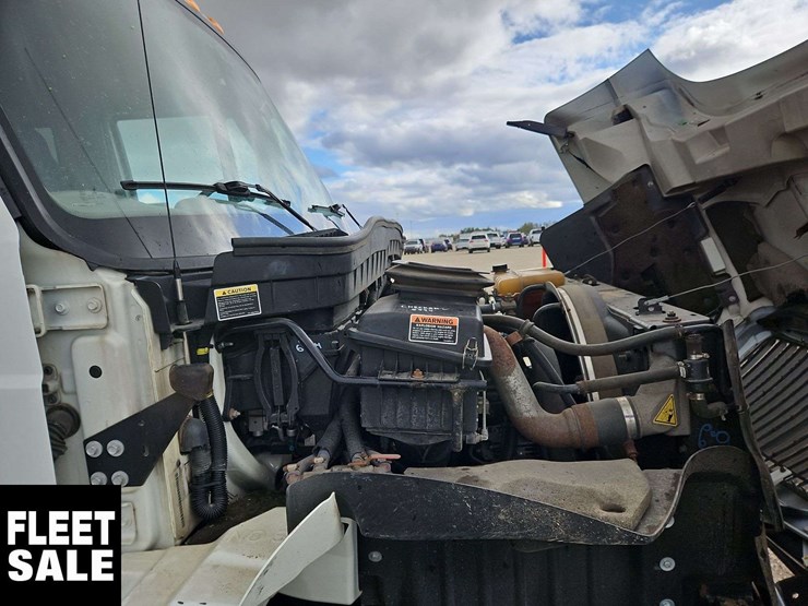 2015-international-durastar-4400-image-24