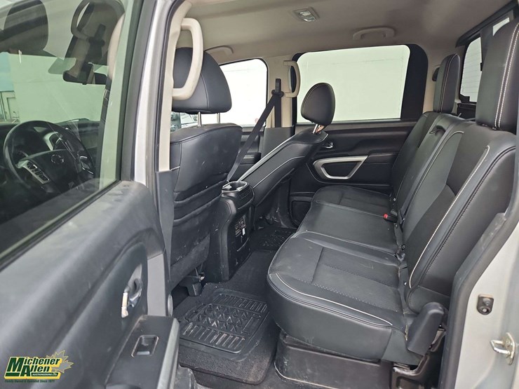2016-nissan-titan-image-14