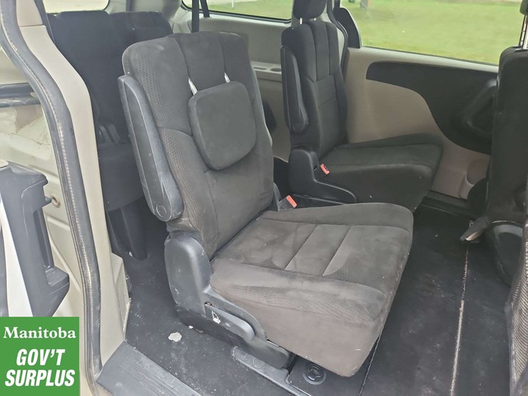 2012-dodge-grand-caravan-sxt-image-29