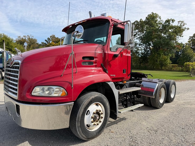 #1625-•-2006-mack-vision-cxn613-day-cab-image-1
