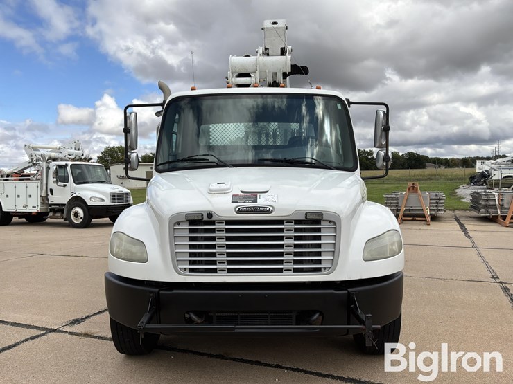 2009-freightliner-m2-106-image-2