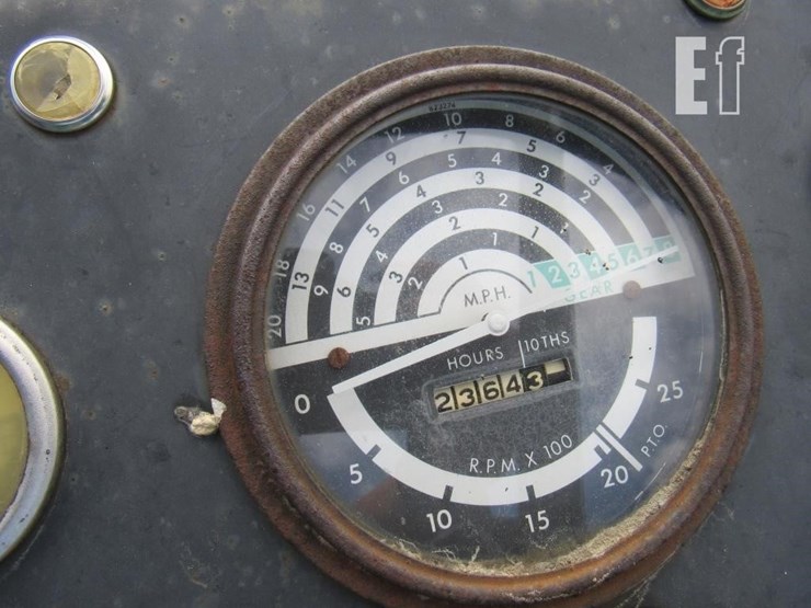 john-deere-2440-image-14