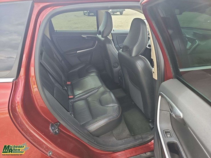2010-volvo-xc60-image-16