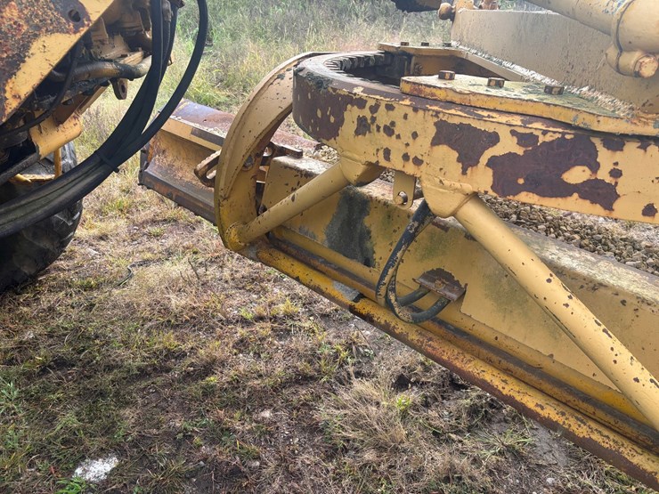 caterpillar-12-image-30