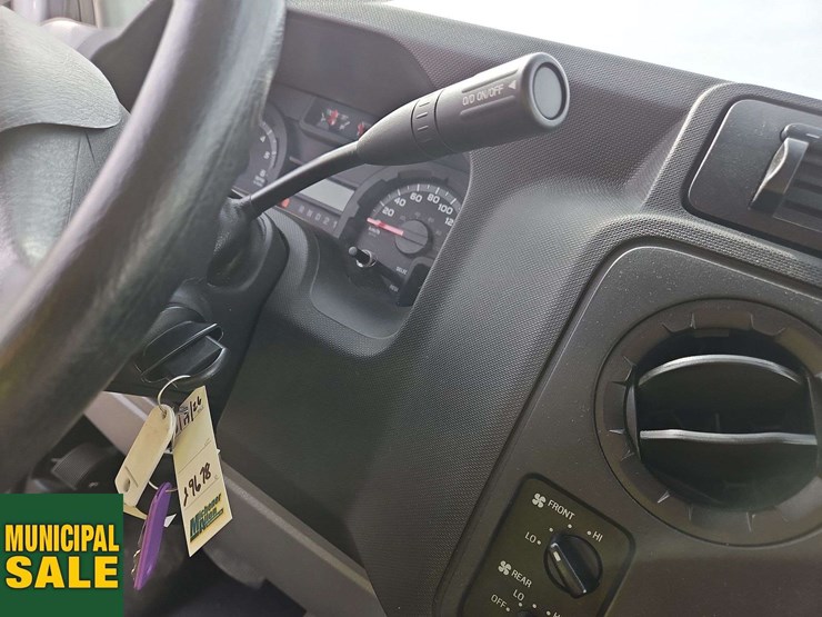 2014-ford-cargo-image-21