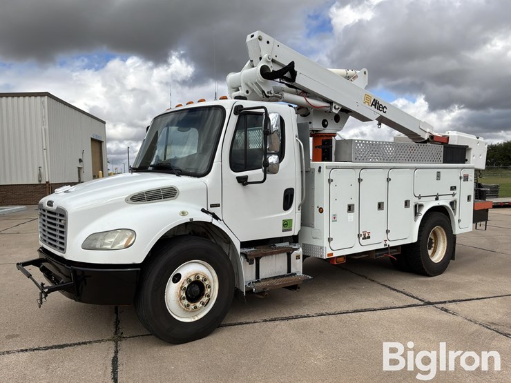 2007-freightliner-m2-106-image-1