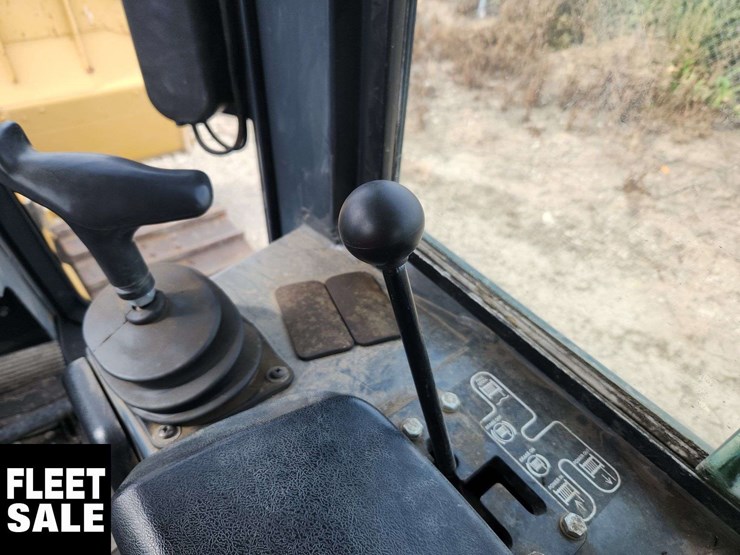 2016-deere-450j-image-15