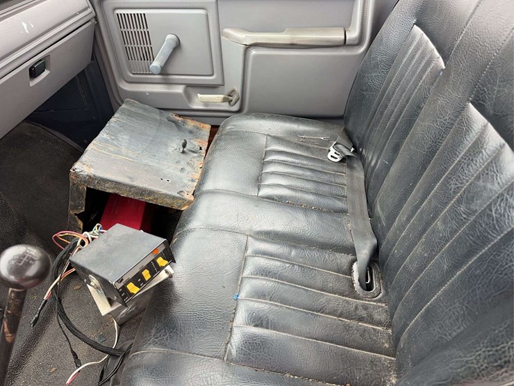 1995-ford-f800-image-28