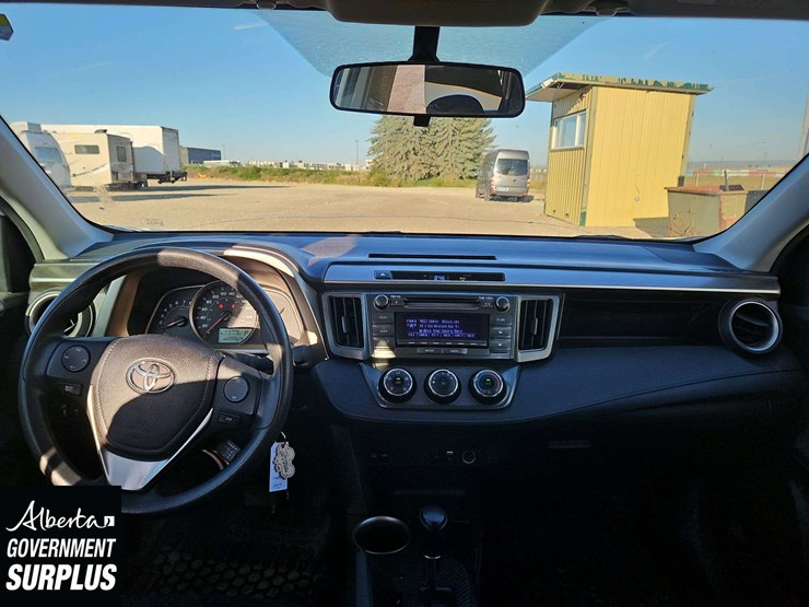 2015-toyota-rav4-le-image-18
