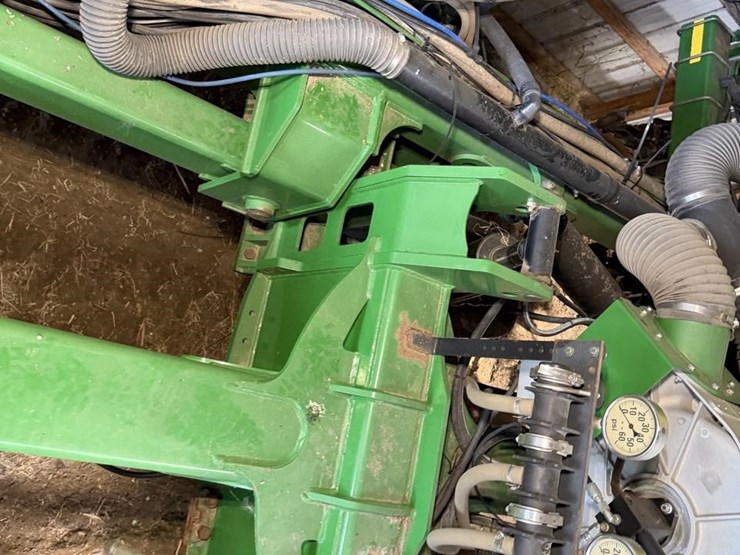 2013-john-deere-db60-image-60