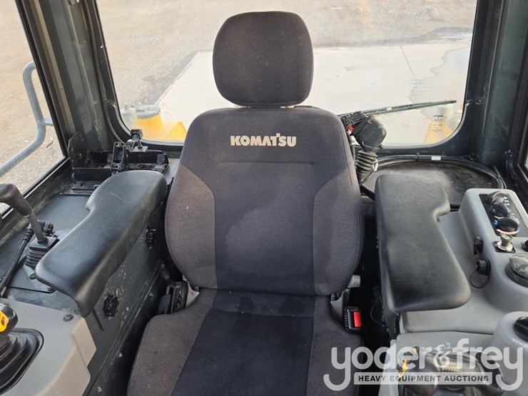 2023-komatsu-d61px-24-image-54