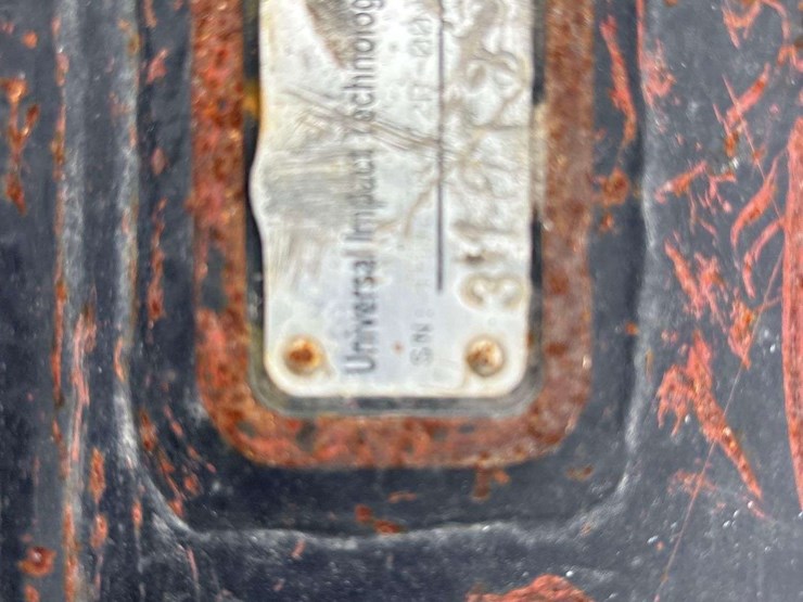 hydraulic-breaker-excavator-attachment-image-3