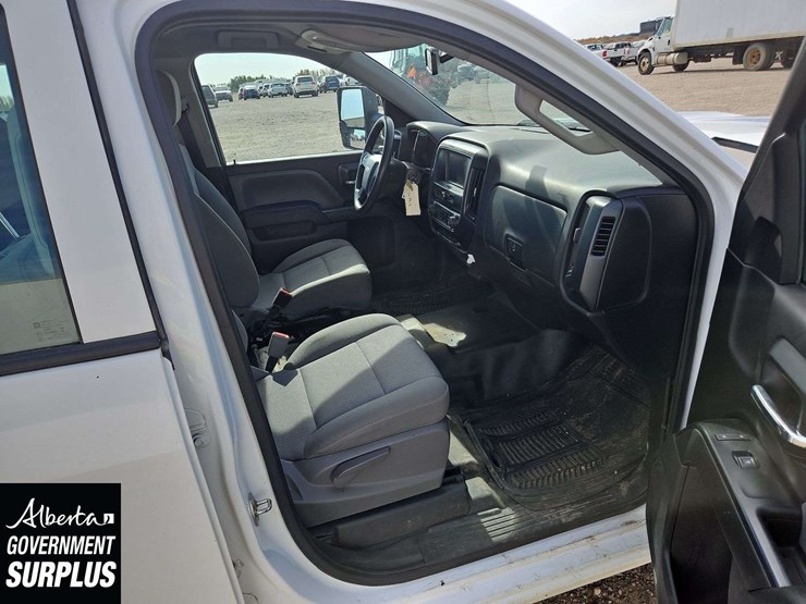 2018-chevrolet-silverado-1500-image-18