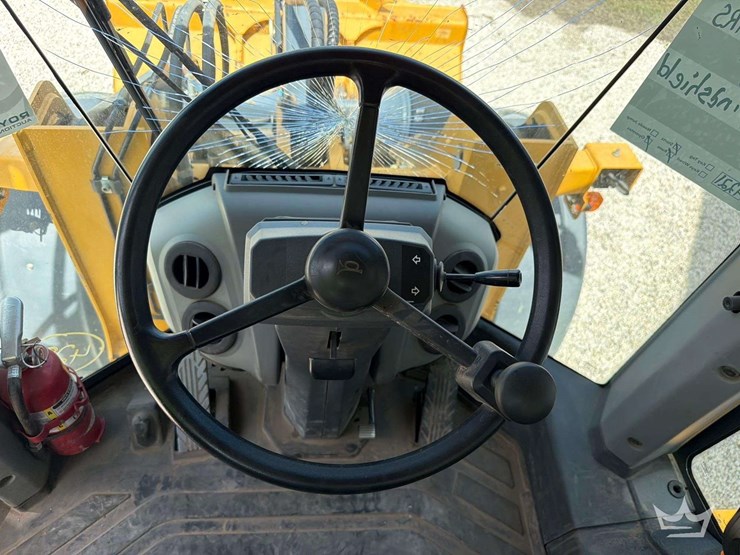 2022-john-deere-524-image-10