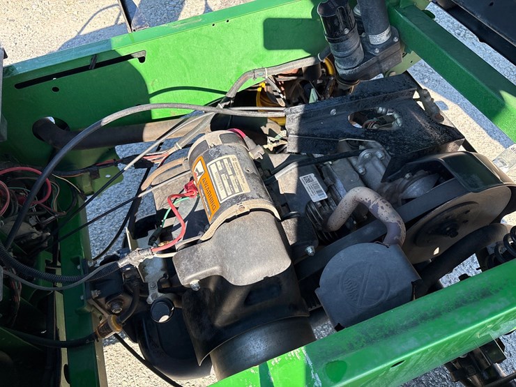 john-deere-turf-gator-image-13