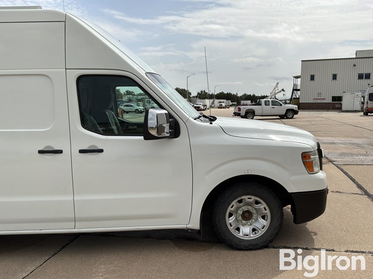2017-nissan-nv2500-image-14