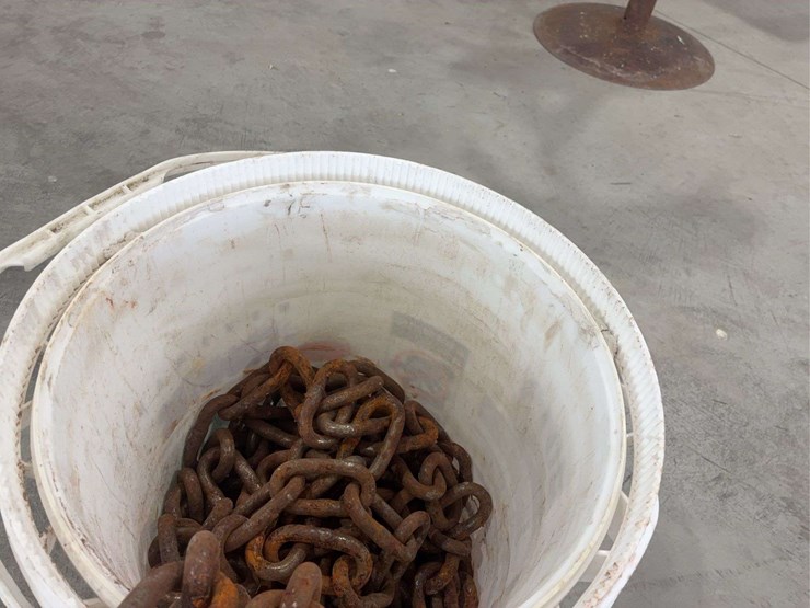pair-of-17'-heavy-chains-with-hooks-image-3