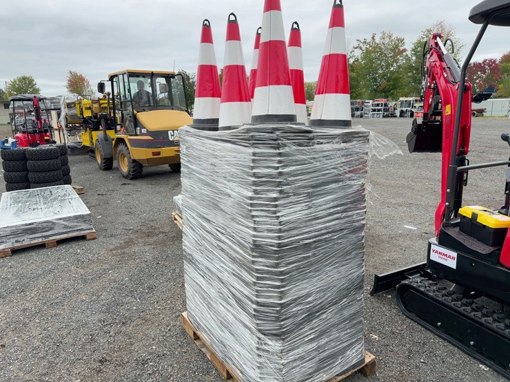 large-quantity-of-traffic-cones-image-2