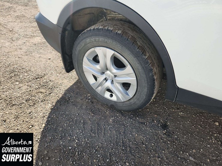 2015-toyota-rav4-le-image-11