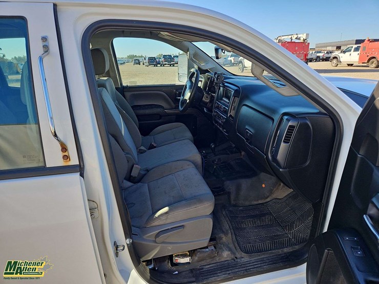 2015-chevrolet-silverado-2500hd-image-19