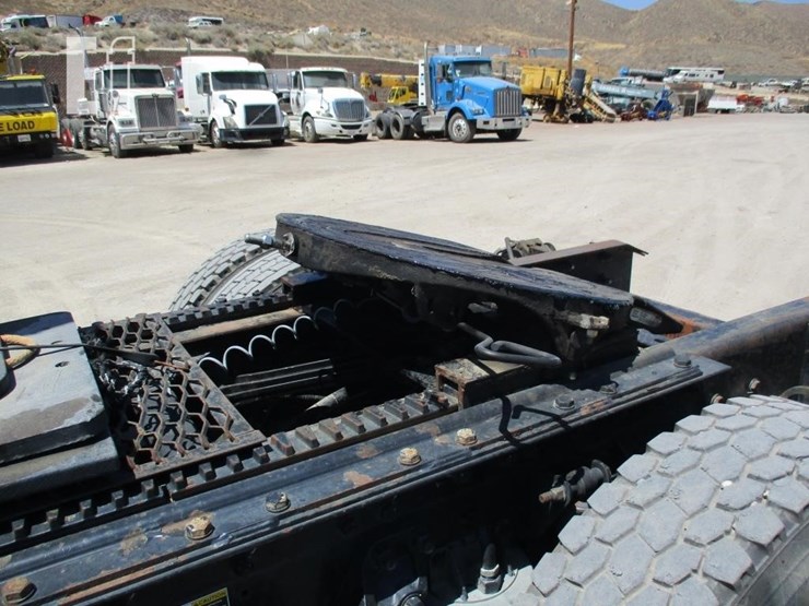 2014-kenworth-t800-image-31