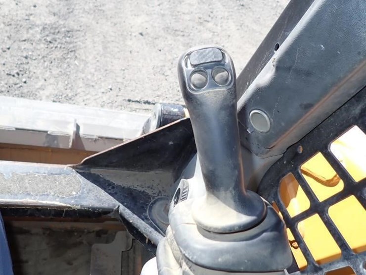 2019-mustang-1900r-skid-steer-loader-image-19