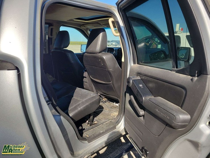ford-explorer-sport-trac-image-19