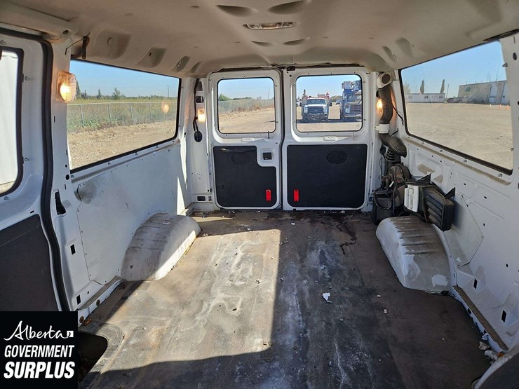 2014-ford-cargo-image-15