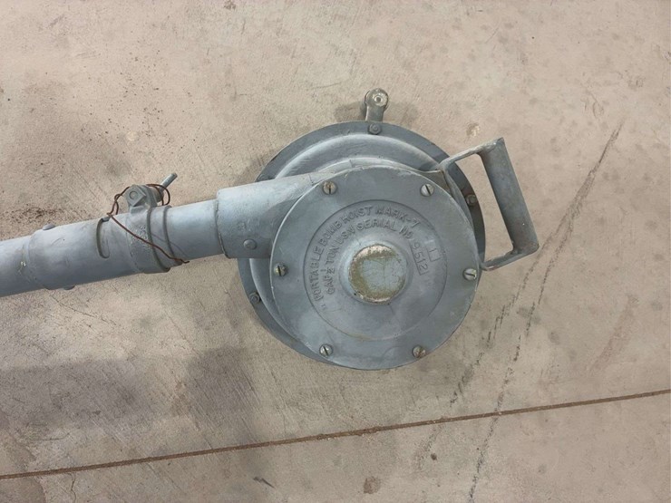 navy-portable-bomb-hoist-image-3
