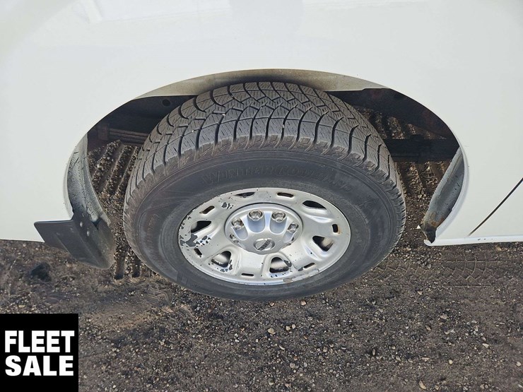 2019-nissan-nv3500hd-image-10