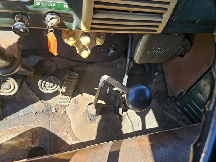 #2535-•-1949-ford-f-7-fire-truck-image-40