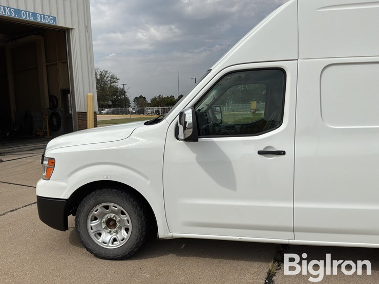 2017-nissan-nv2500-image-10