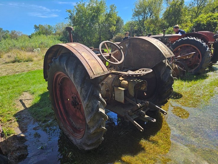 #2526-•-1935-case-cc-tractor-image-3