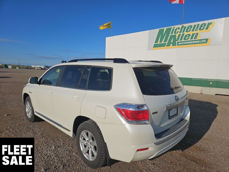 2012-toyota-highlander-hybrid-image-3