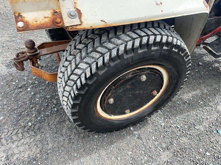 bolens-h-16-tractor-with-mower-deck-and-blower-image-11