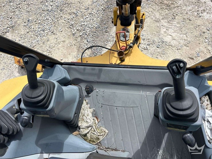 2017-caterpillar-420f2-it-image-38