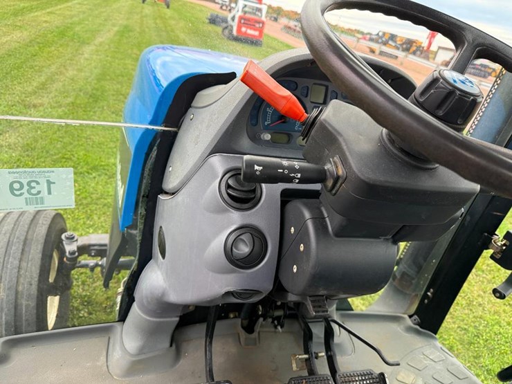 new-holland-ts110a-image-47