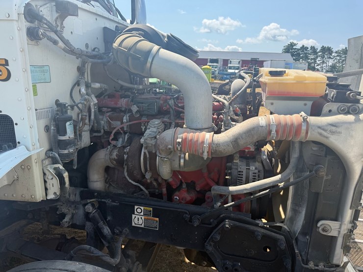 2012-peterbilt-384-image-37