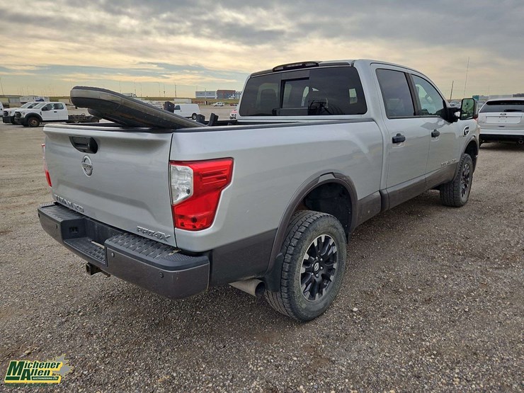2016-nissan-titan-image-4