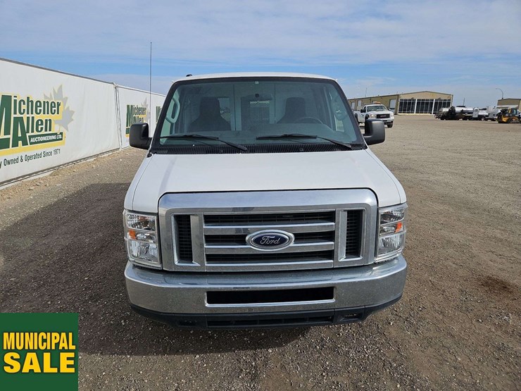 2014-ford-cargo-image-8