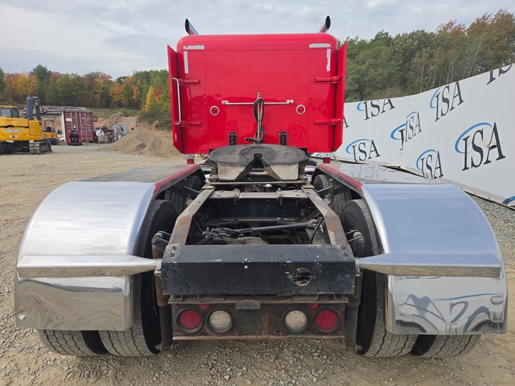 #1408-•-2014-peterbilt-388-sleeper-cab-truck-tractor-image-4