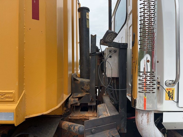 2016-western-star-4700sf-image-14
