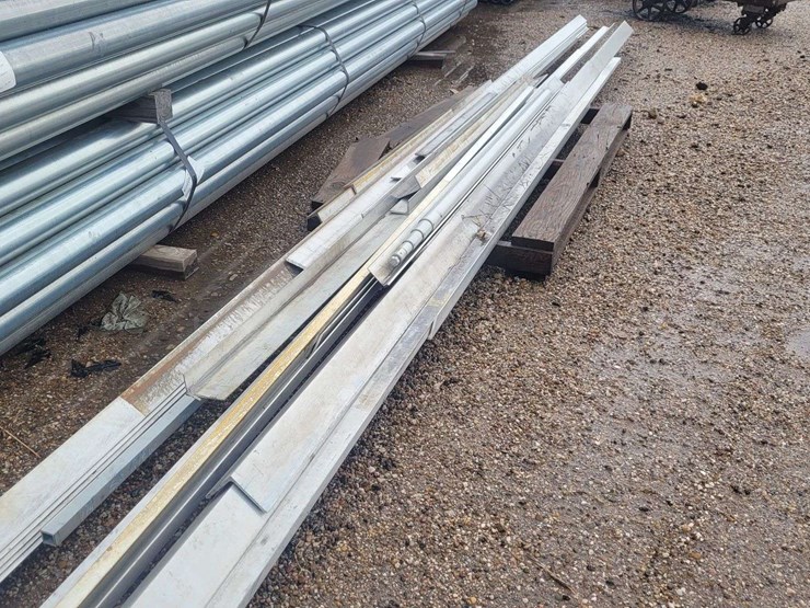 (6)-25'-lengths-of-2"x3"-aluminum-angle-iron-image-3