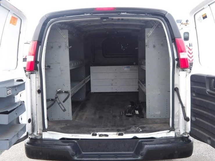 2017-chevrolet-express-2500-image-14