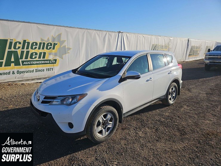 2015-toyota-rav4-le-image-1
