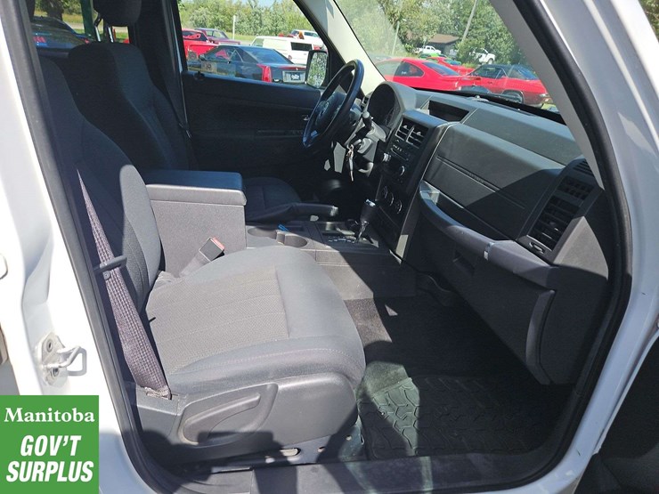 2012-jeep-liberty-image-26